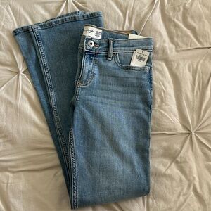 Abercrombie kids 
Low rise boot cut 
New with tags